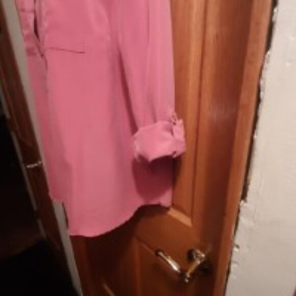 Salmon colored blouse - Picture 5 of 9